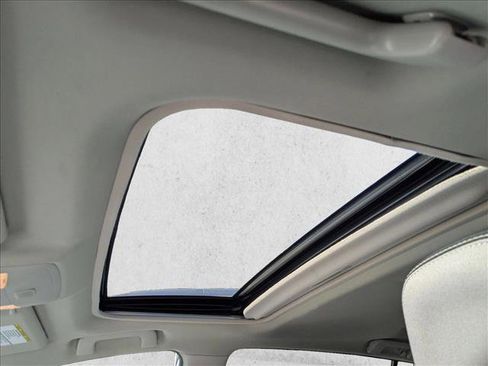 Used 2018 Toyota RAV4 XLE image 15