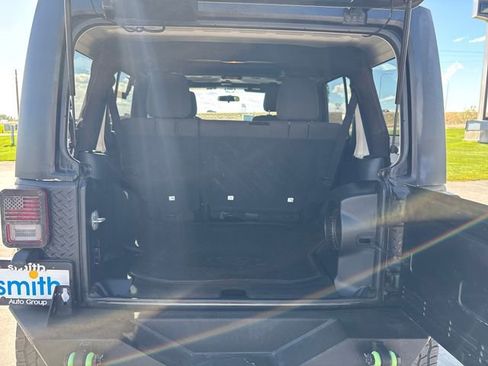 Used 2012 Jeep Wrangler Unlimited Rubicon w/ Max Tow Pkg AWD/4WD image 26