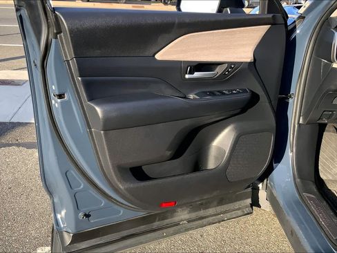 Used 2024 Toyota Grand Highlander Platinum image 39