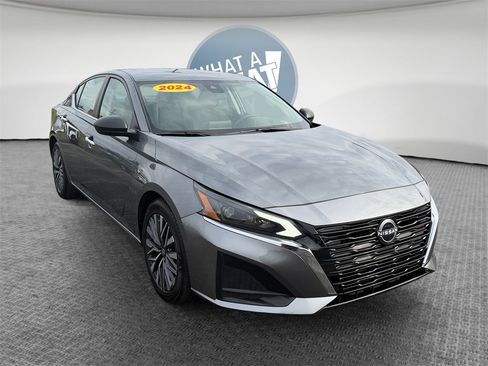 Used 2024 Nissan Altima 2.5 SV image 1