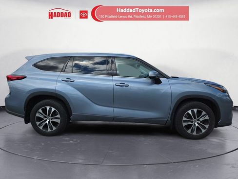 Used 2022 Toyota Highlander XLE AWD/4WD image 7