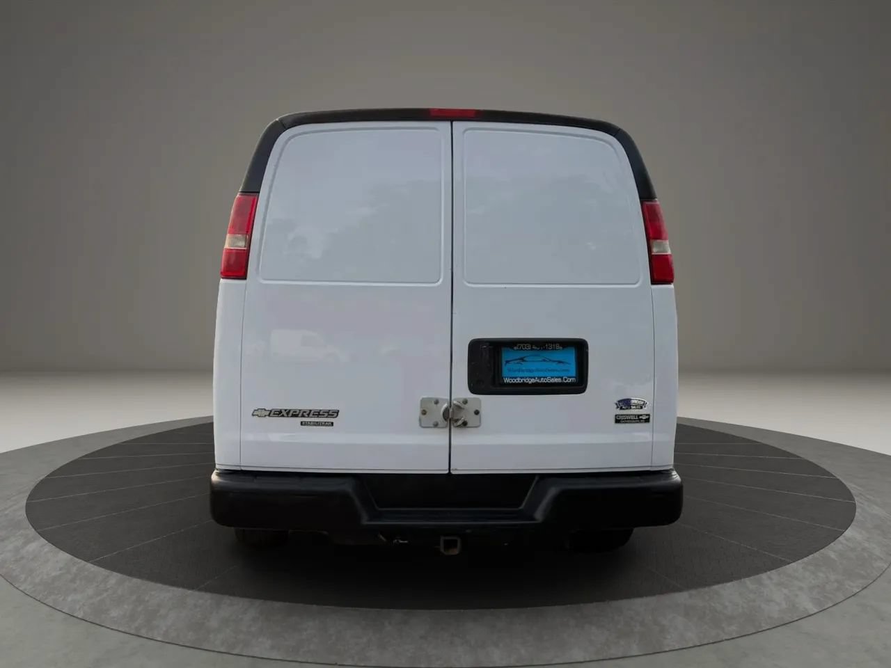 Used 2016 Chevrolet Express 2500 RWD image 5