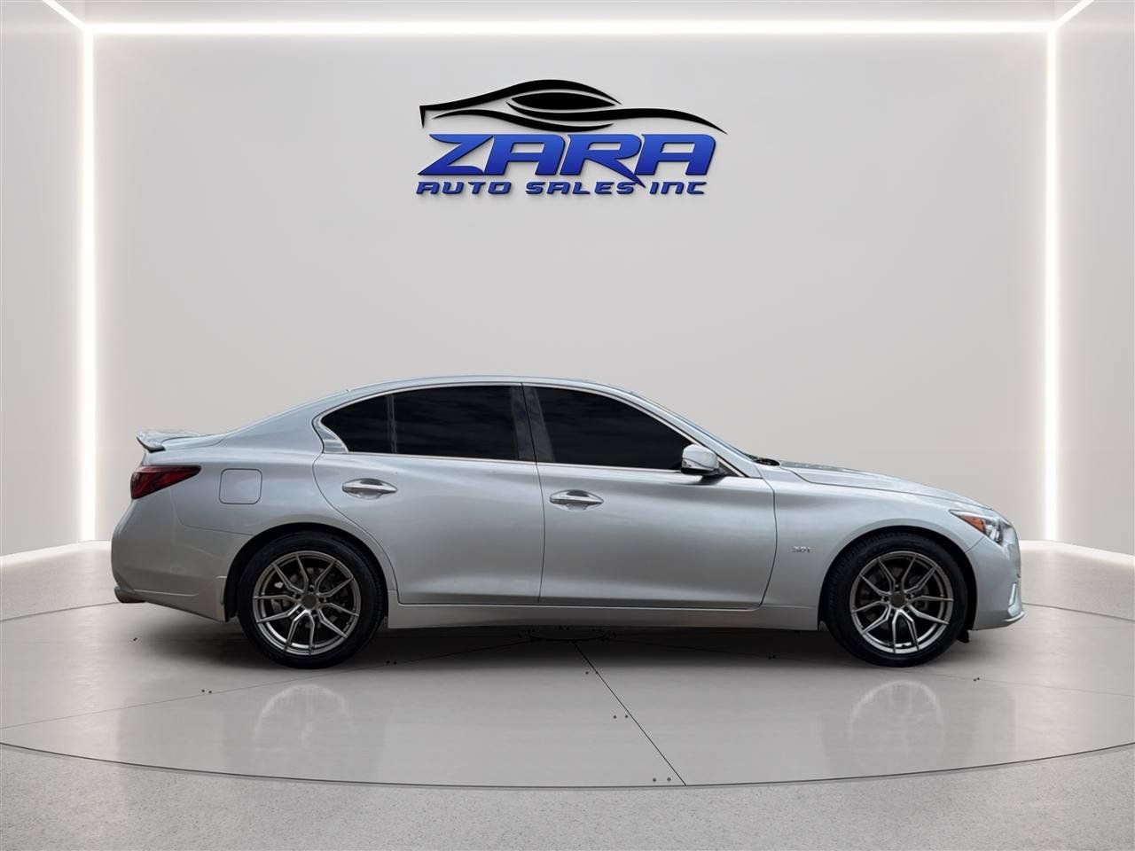 Used 2018 INFINITI Q50 Luxe w/ Essential Package (3.0T Luxe) AWD/4WD image 9