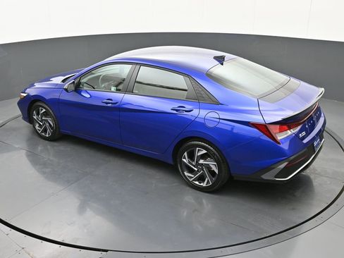 Certified 2025 Hyundai Elantra Sport image 33