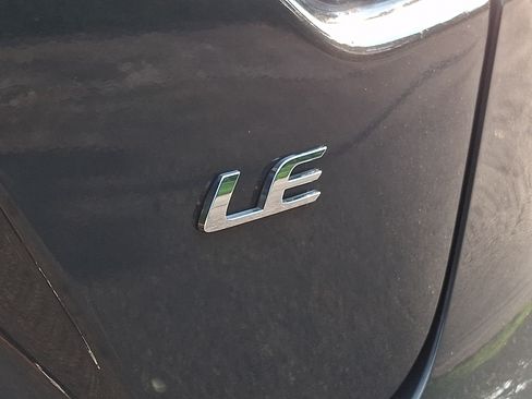 Used 2025 Toyota Corolla LE w/ LE Premium Package FWD image 30