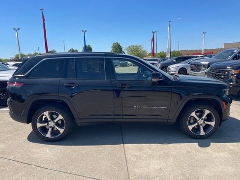 Used 2023 Jeep Grand Cherokee Limited w/ Luxury Tech Group II AWD/4WD image 8