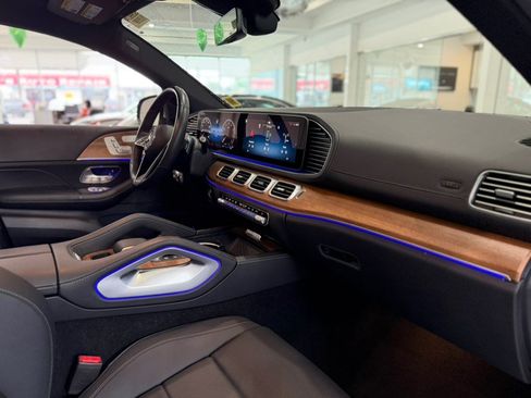 Used 2025 Mercedes-Benz GLE 450 4MATIC Coupe w/ Winter Package image 18