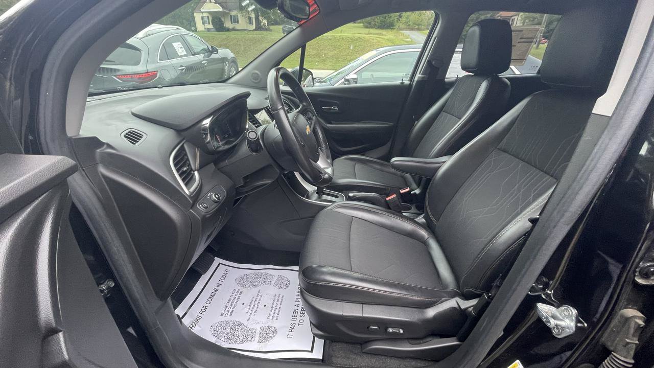 Used 2019 Chevrolet Trax LT w/ LT Convenience Package AWD/4WD image 18
