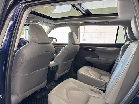 Used 2022 Toyota Highlander Platinum image 45