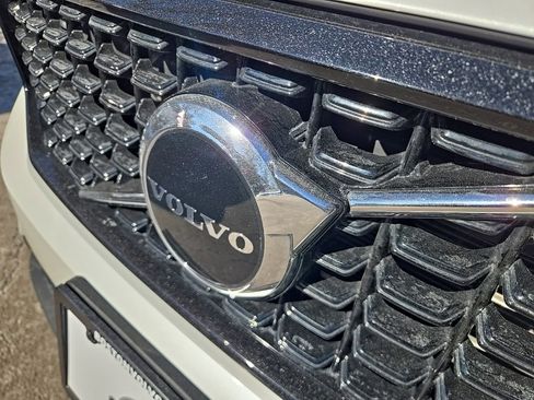 Certified 2024 Volvo XC40 B5 Core image 3