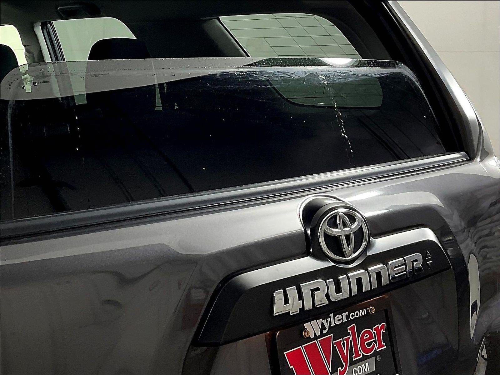 Used 2022 Toyota 4Runner TRD Off-Road AWD/4WD image 35