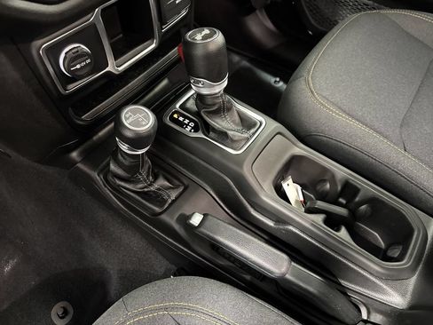 Used 2024 Jeep Wrangler Sport AWD/4WD image 20