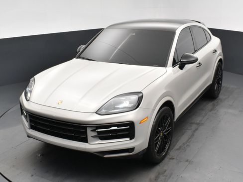Used 2024 Porsche Cayenne Coupe image 22