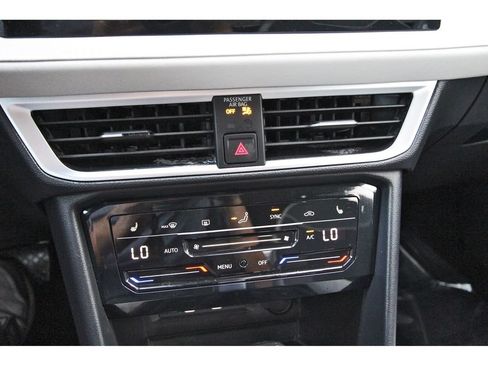 Used 2025 Volkswagen Taos SE FWD image 28