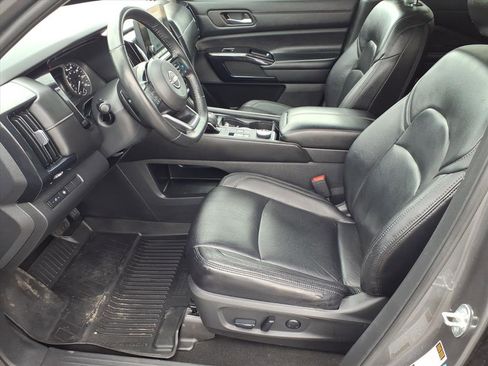 Used 2022 Nissan Pathfinder SV image 11