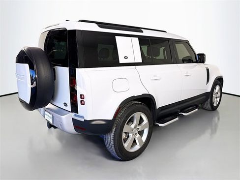 Used 2023 Land Rover Defender 110 SE image 5
