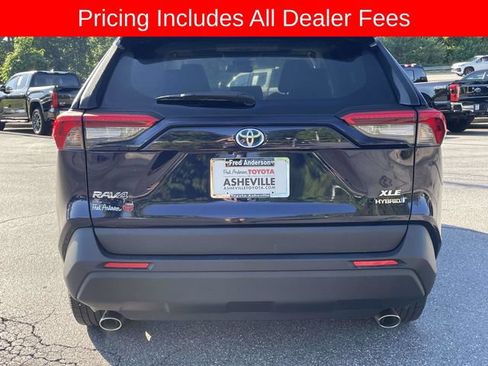 Used 2022 Toyota RAV4 XLE Premium AWD/4WD image 4
