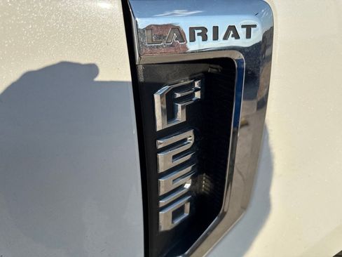 Used 2022 Ford F250 Lariat w/ Lariat Value Package AWD/4WD image 16