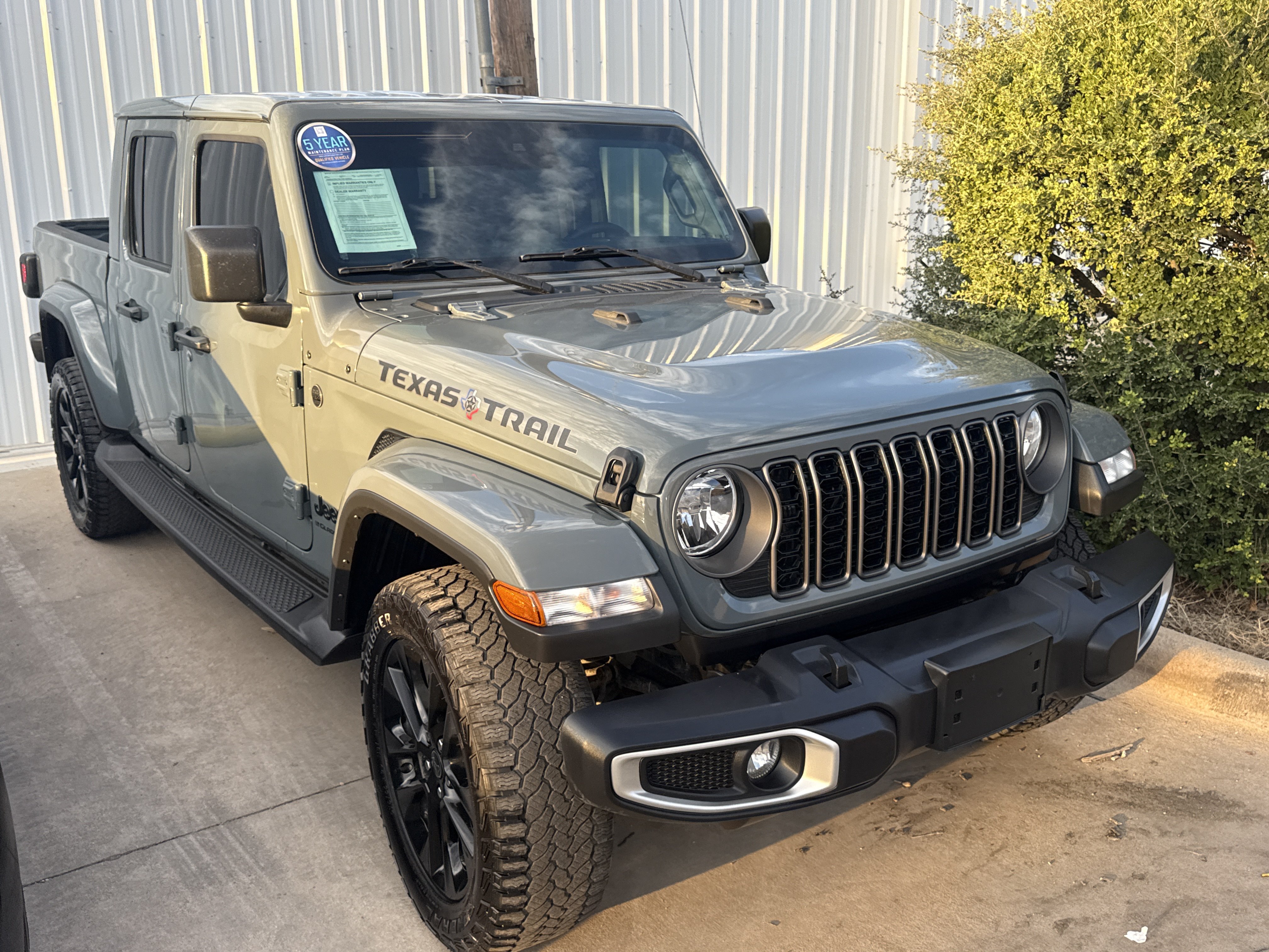 Used 2025 Jeep Gladiator Sport AWD/4WD image 1