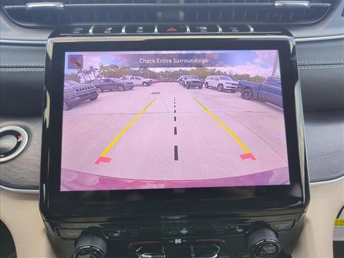 New 2025 Jeep Grand Cherokee Limited w/ Black Appearance Package image 14