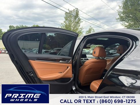 Used 2018 BMW 530i xDrive AWD/4WD image 11