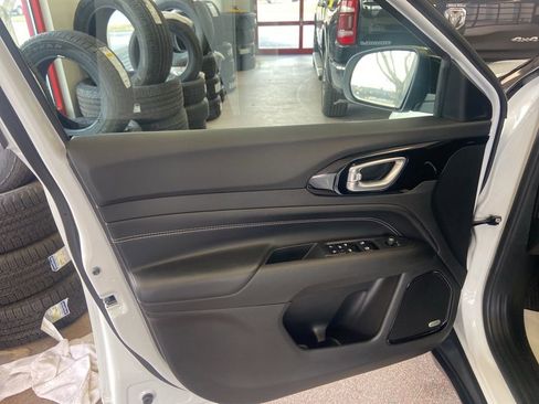 Used 2023 Jeep Compass Altitude w/ Sun and Sound Group image 8