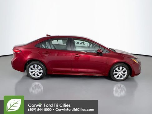 Used 2022 Toyota Corolla LE FWD image 18