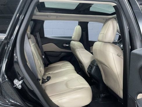 Used 2015 Jeep Cherokee Limited w/ Luxury Group AWD/4WD image 8