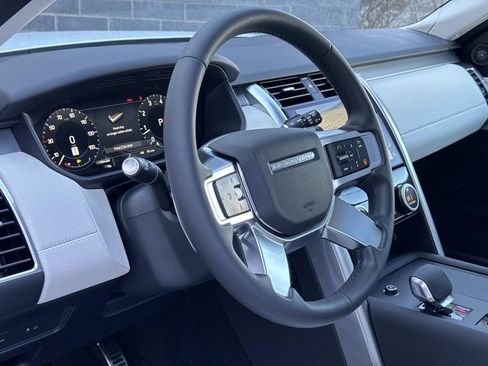 Certified 2025 Land Rover Discovery Dynamic SE AWD/4WD image 21