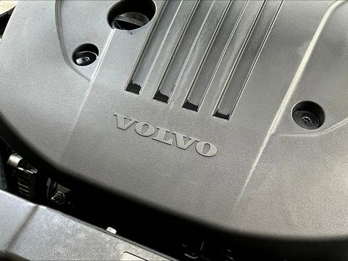 Used 2022 Volvo S60 B5 Momentum w/ Premium Package image 40