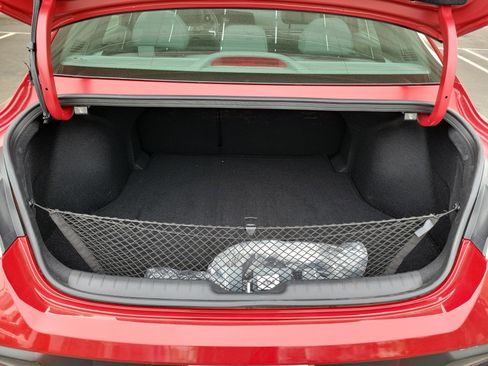 Certified 2025 Hyundai Elantra SEL image 28