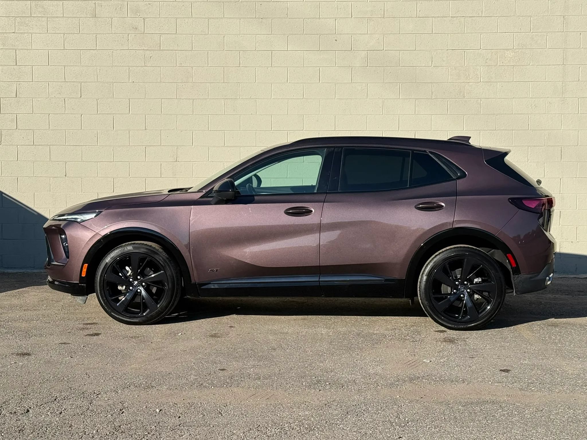 Used 2024 Buick Envision Sport Touring AWD/4WD image 2