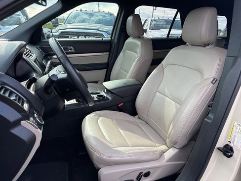 Used 2018 Ford Explorer XLT w/ Equipment Group 202A image 33