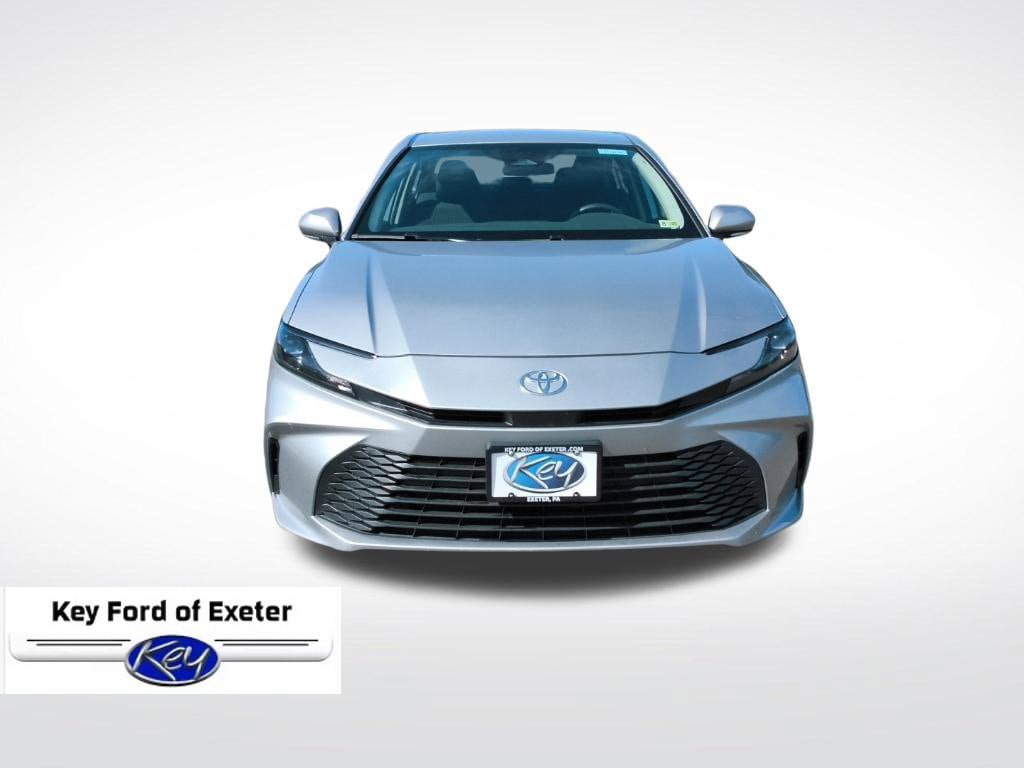 Used 2025 Toyota Camry LE FWD image 4