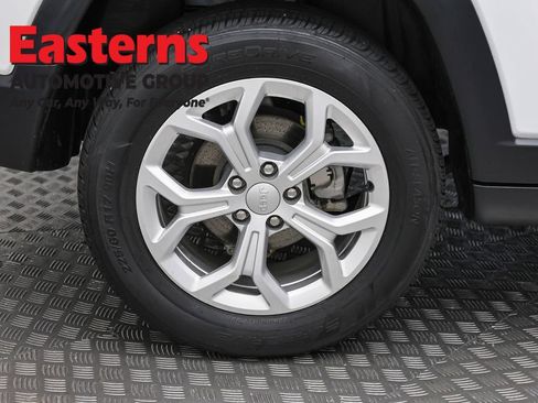 Used 2024 Jeep Compass Latitude AWD/4WD image 29