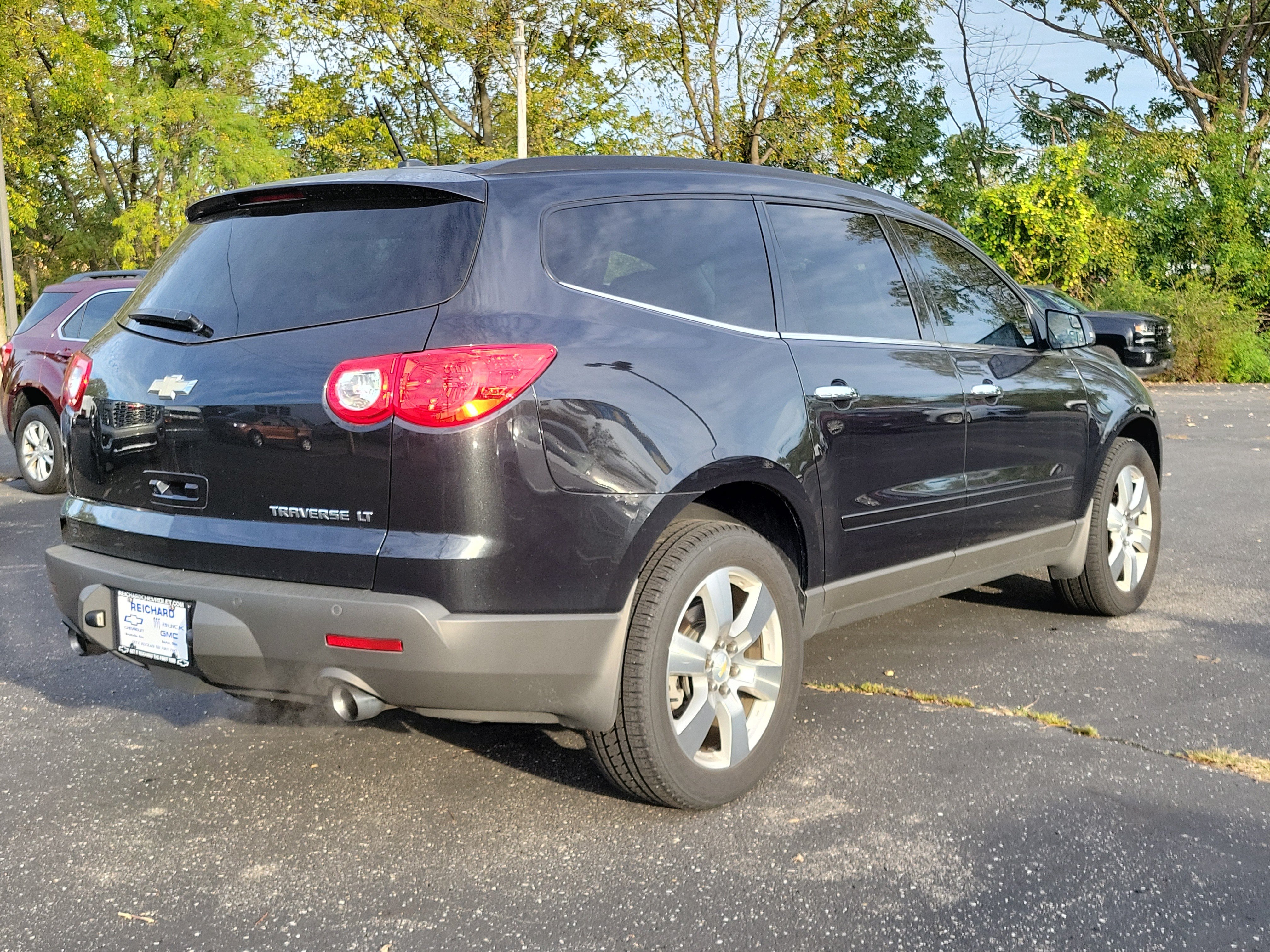 Used 2010 Chevrolet Traverse LT w/ LT Special Edition Package FWD image 4