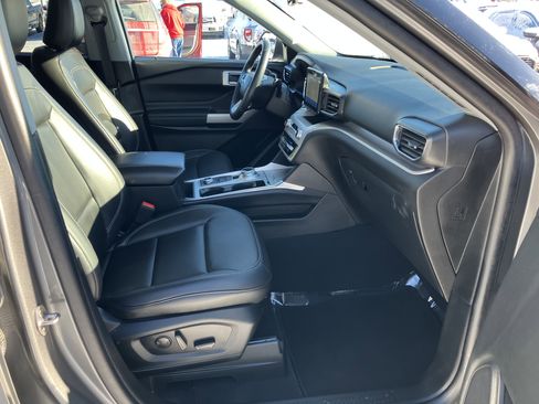 Used 2023 Ford Explorer XLT w/ Equipment Group 202A image 15