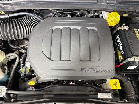 Used 2019 Dodge Grand Caravan SE FWD image 37