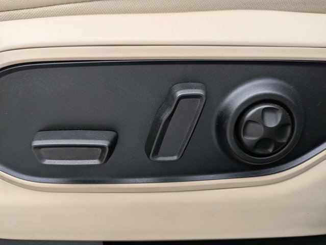 Certified 2025 Jeep Grand Cherokee Limited w/ Luxury Tech Group II AWD/4WD image 21