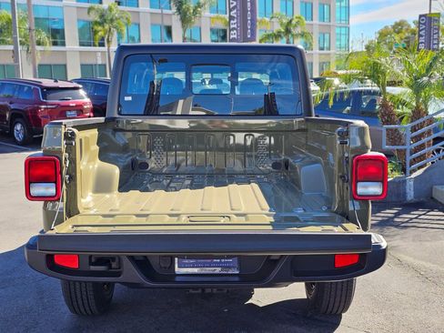 New 2026 Jeep Gladiator Sport image 7