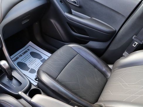 Used 2021 Chevrolet Trax LT w/ Redline Edition image 25