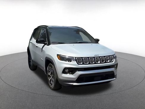 Used 2025 Jeep Compass Limited image 3