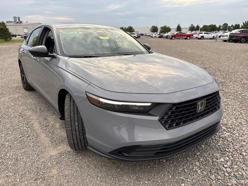Used 2025 Honda Accord SE image 13