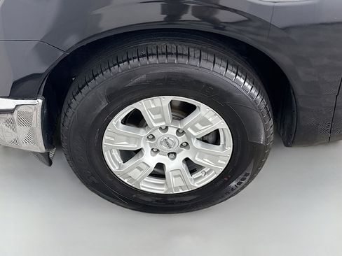 Used 2017 Nissan Titan SV image 37