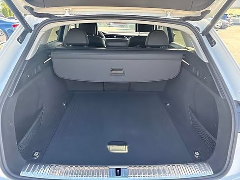 Used 2023 Audi e-tron Premium Plus w/ Premium Plus Package AWD/4WD image 11