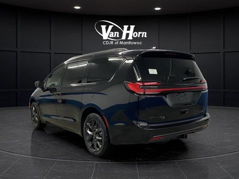 New 2026 Chrysler Pacifica Limited w/ S Appearance Package AWD/4WD image 3