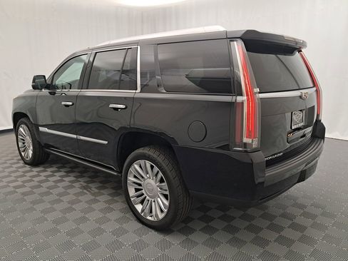 Used 2019 Cadillac Escalade Platinum image 5