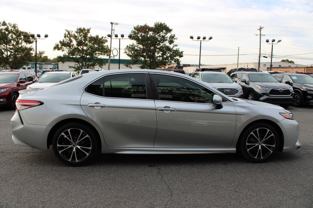 Used 2019 Toyota Camry SE w/ Convenience Package FWD image 8