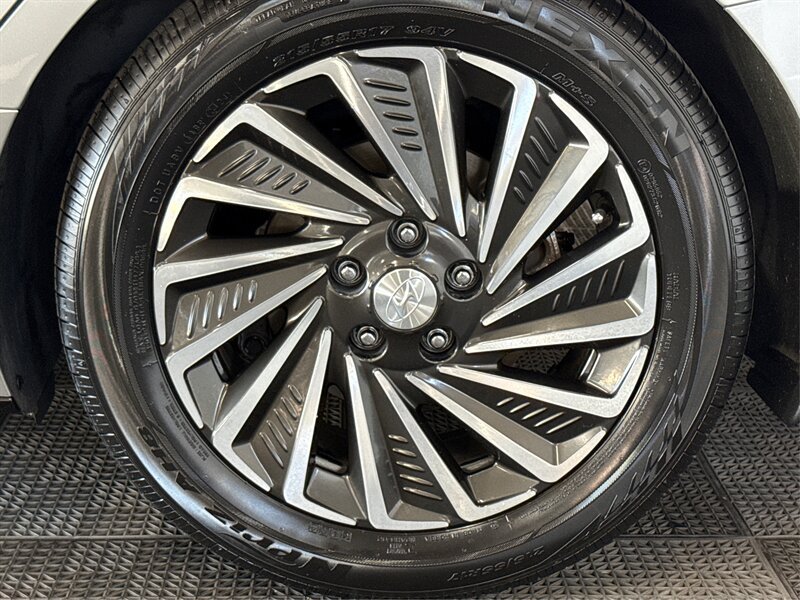 Used 2022 Hyundai Sonata Limited w/ Cargo Package FWD image 18