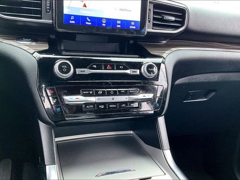 Used 2022 Ford Explorer Limited image 24
